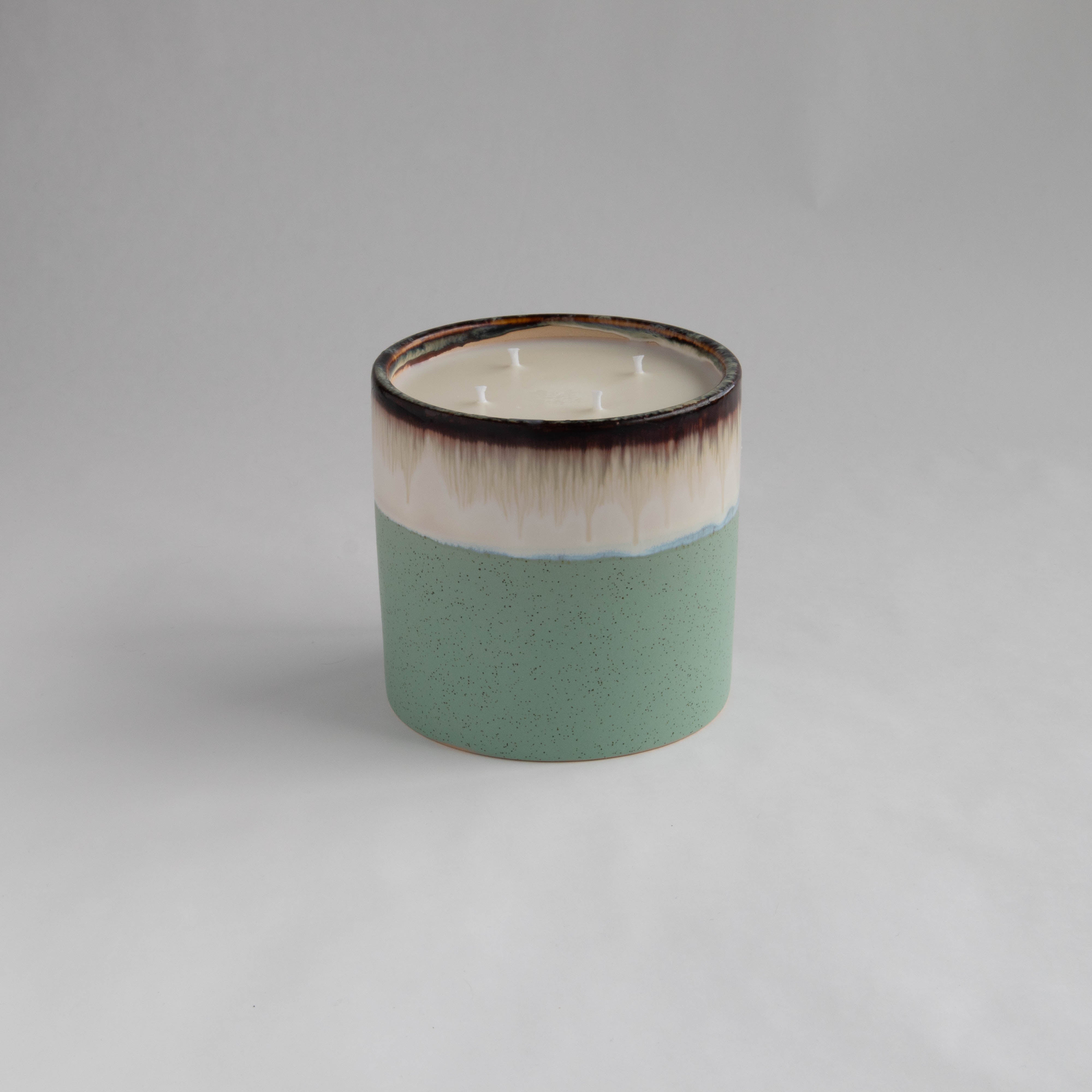 Small Speckled Green Pot with Cream | Local Candle Company Kelowna | BIG CANDLE CO. | soy candles | soy wax | wax candle | soy wax candles | natural soy | big candles | large candles | 
